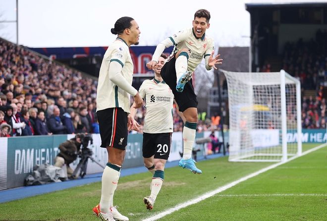 圣地亚哥教士队主场启用，其标志性的西普大楼成为球场的一部分